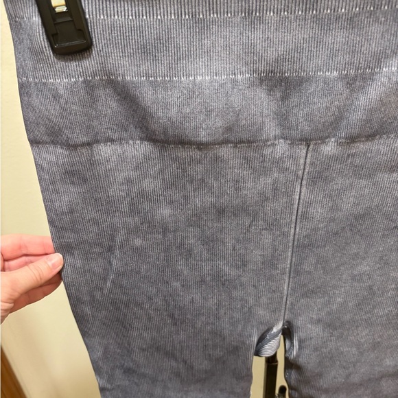 Seamless Ribbed Leggings - Picture 3 of 3